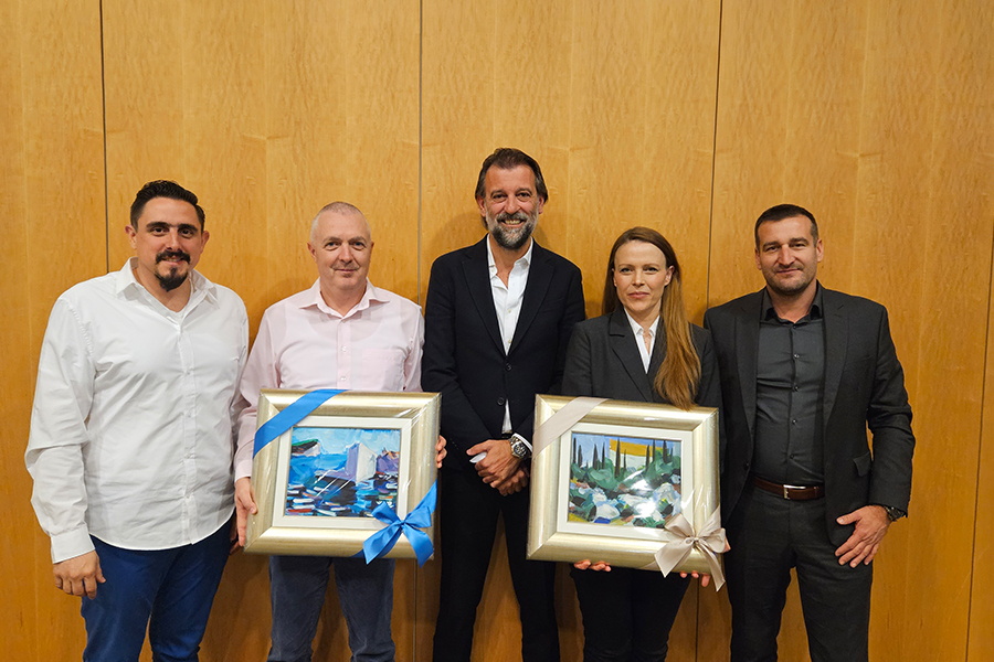 Miho Milic and Ivana petkovic receive their gifts